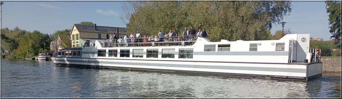 A bord du bateau-restaurant PICARDIE